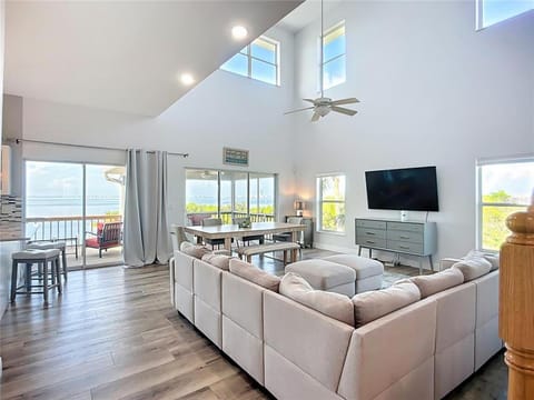 Waterfront Villa 3BD 3BA Townhome Side B Bring Your Boat House in Bayshore Gardens