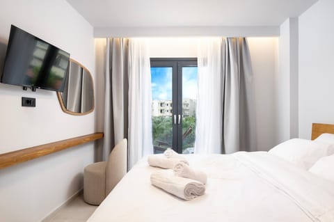 Bed, TV and multimedia, Photo of the whole room, Bedroom