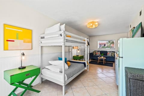 HeatedPool HotTub 3min2Beach GameRm PetFriendly House in Crescent Beach