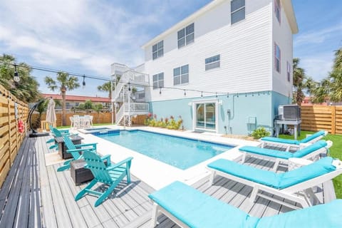 Property building, Swimming pool, Swimming pool