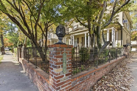 Property building, Street view