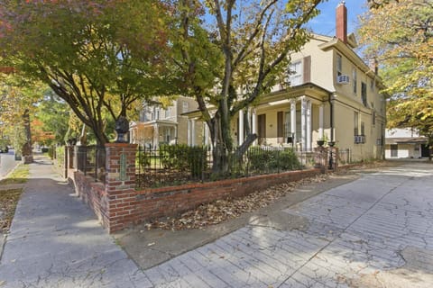 Property building, Neighbourhood