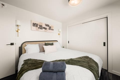 Bed, Photo of the whole room, Bedroom, towels, wardrobe