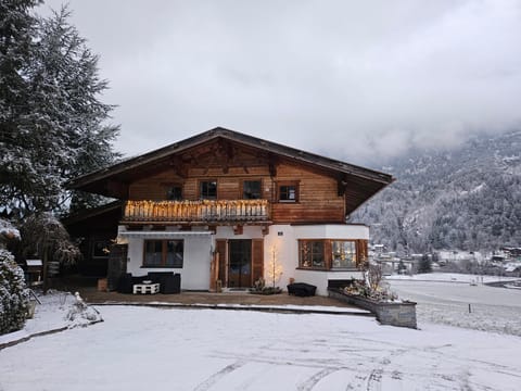 Property building, Day, Winter