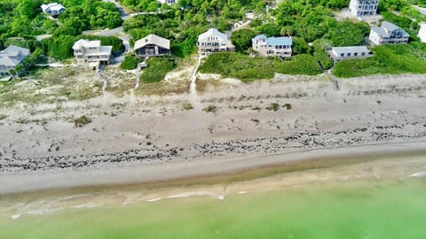 Gulf-Front Pool Hot Tub 5 Kings Elevator House in Saint George Island