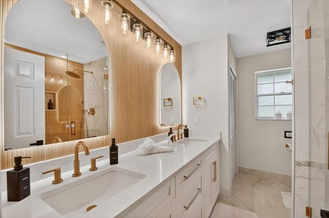 Palm Beach Polo & PGA Retreat - Pool & Luxe Comfort Villa in Royal Palm Beach