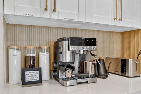 Palm Beach Polo & PGA Retreat - Pool & Luxe Comfort Villa in Royal Palm Beach