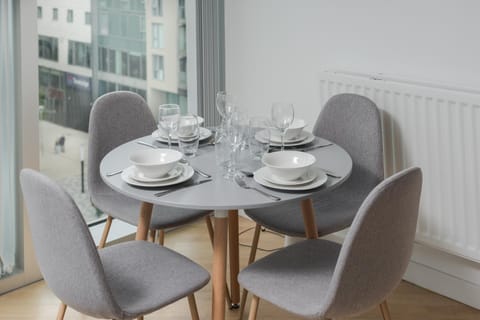 Living room, Seating area, Dining area, internet