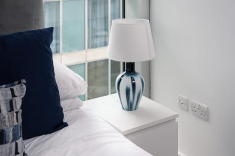 Bed, Photo of the whole room, Bedroom, internet