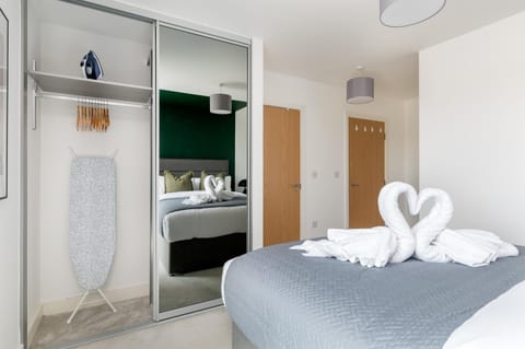 Bed, Bathroom, Photo of the whole room, Bedroom, flat iron, towels, wardrobe