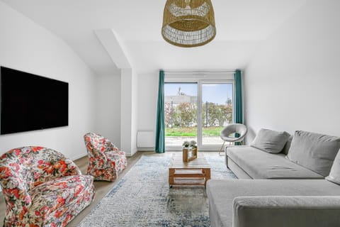 Communal lounge/ TV room, TV and multimedia, Living room