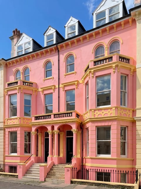 Property building, Facade/entrance, Day