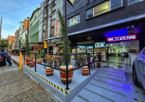 Property building, Facade/entrance, Location