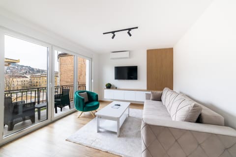 Communal lounge/ TV room, TV and multimedia, Living room, Seating area, Dining area