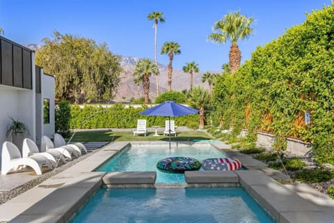 Mountain view, Swimming pool, sunbed