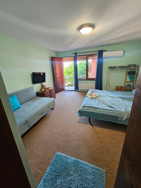 Bed, Photo of the whole room