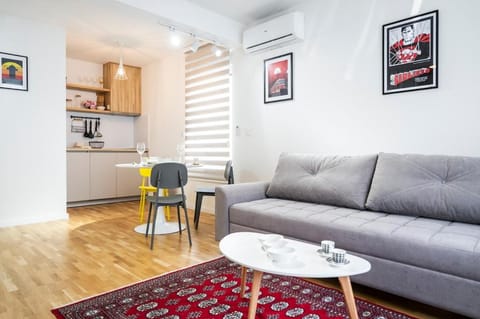 Kitchen or kitchenette, Living room, Seating area, Dining area