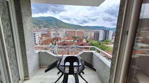 View (from property/room), Balcony/Terrace, Mountain view