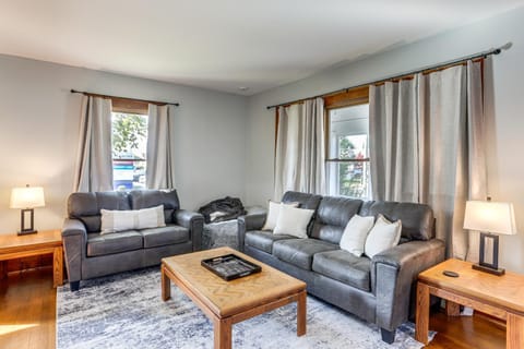 Walk to Port Clinton Lighthouse Home with Deck! House in Port Clinton