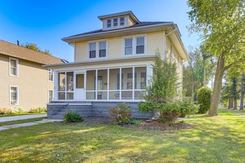 Walk to Port Clinton Lighthouse Home with Deck! House in Port Clinton