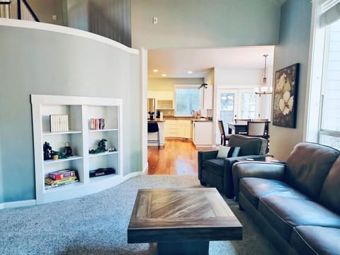 Teak and Jordan Estates- Sleeps 24! House in Albany