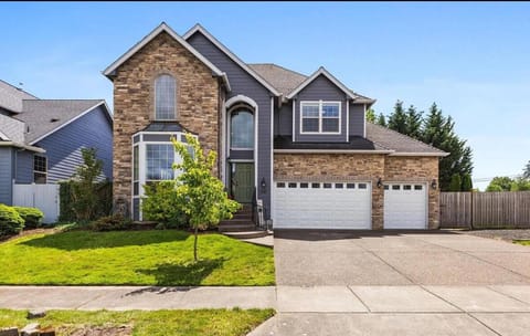 Teak and Jordan Estates- Sleeps 24! House in Albany