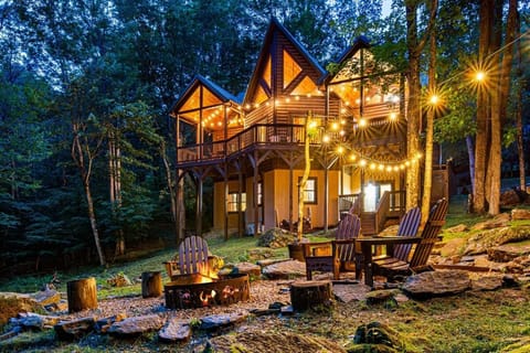 5 Min to Ski Private 2 Acres Creek Hot Tub Game Room Fire Pit Villa in Beech Mountain