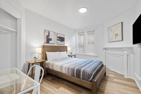 Pittsburgh Shadyside 2C Modern and Cozy Private Bedroom with Shared Bathroom Vacation rental in Shadyside