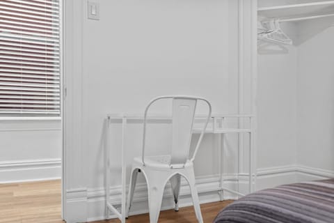 Pittsburgh Shadyside 2C Modern and Cozy Private Bedroom with Shared Bathroom Vacation rental in Shadyside