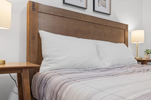 Pittsburgh Shadyside 2D Modern and Stylish Private Bedroom with Shared Bathroom Vacation rental in Shadyside