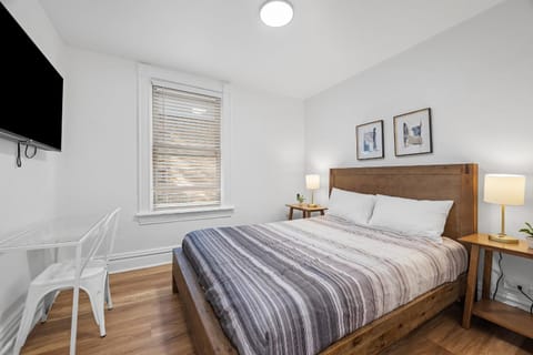 Pittsburgh Shadyside 2D Modern and Stylish Private Bedroom with Shared Bathroom Vacation rental in Shadyside
