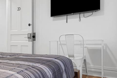 Pittsburgh Shadyside 2D Modern and Stylish Private Bedroom with Shared Bathroom Vacation rental in Shadyside