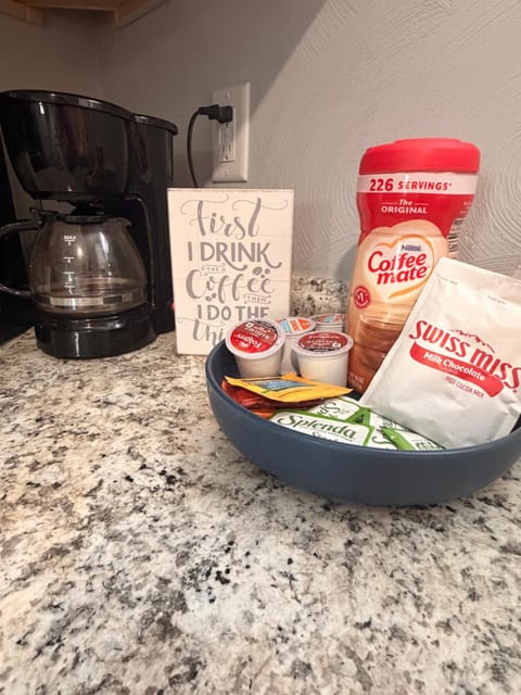 Cozy 2 Bdrm Cottage King bed House in Portsmouth