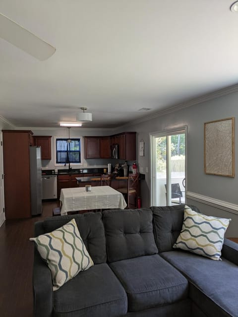 Coastal Retreat - close to Downtown Charleston House in Johns Island