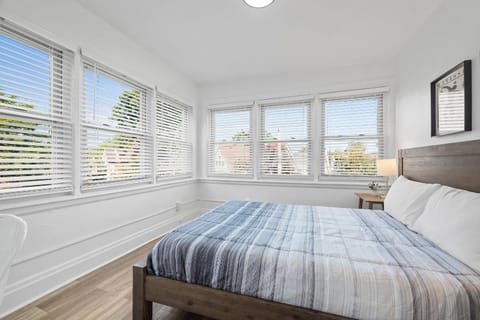 Pittsburgh Shadyside 3A Bright and Stylish Private Bedroom with Shared Bathroom Vacation rental in Shadyside