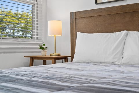 Pittsburgh Shadyside 3A Bright and Stylish Private Bedroom with Shared Bathroom Vacation rental in Shadyside