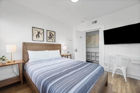 Pittsburgh Shadyside 3A Bright and Stylish Private Bedroom with Shared Bathroom Vacation rental in Shadyside