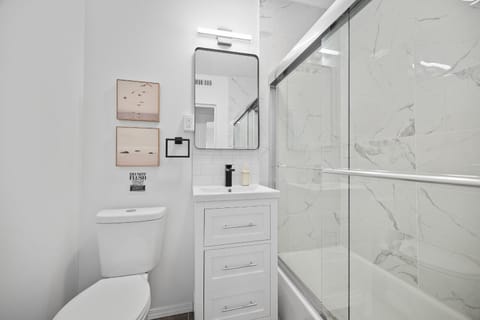 Pittsburgh Shadyside 3A Bright and Stylish Private Bedroom with Shared Bathroom Vacation rental in Shadyside