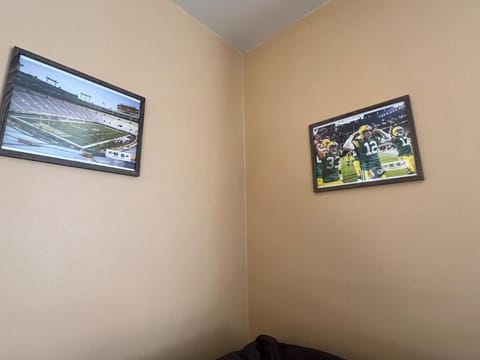 Lambeau Views! Walk to Titletown District & Resch House in Ashwaubenon