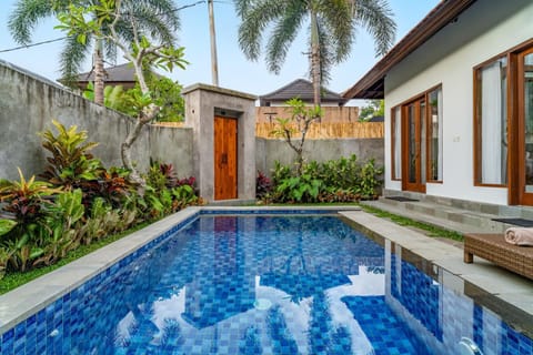 Property building, Garden, Garden view, Pool view, Swimming pool, sunbed