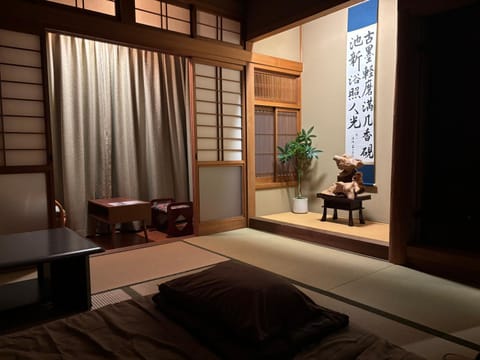 Bed, Photo of the whole room, Seating area, Bedroom, Guests