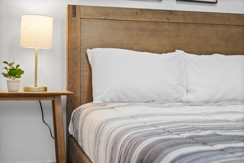 Pittsburgh Shadyside 3B Modern and Cozy Private Bedroom with Shared Bathroom Vacation rental in Shadyside