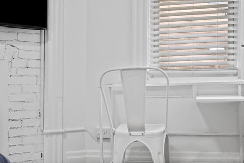 Pittsburgh Shadyside 3B Modern and Cozy Private Bedroom with Shared Bathroom Vacation rental in Shadyside