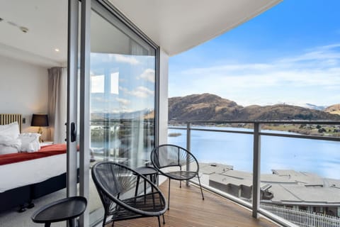 Patio, Bed, Day, Natural landscape, View (from property/room), Balcony/Terrace, Seating area, Dining area, Bedroom, Lake view, Mountain view, towels