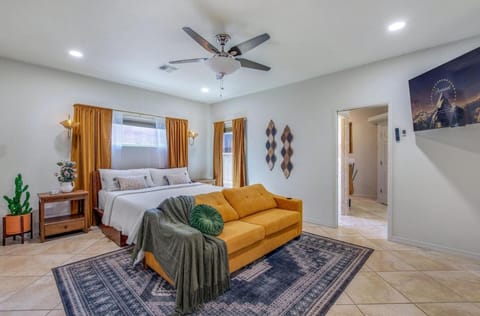 The Golden Hour Getaway Pool Lake Views Games House in Colorado