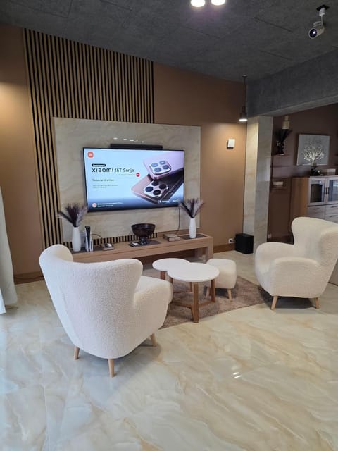 TV and multimedia, Kitchen or kitchenette, Living room, Seating area