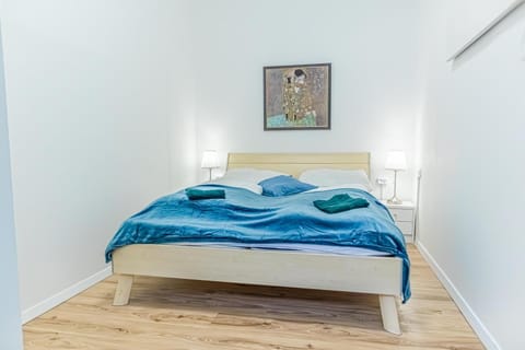 Property building, Bed, Bedroom, towels