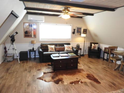 Living room, Seating area, Dining area, air conditioner