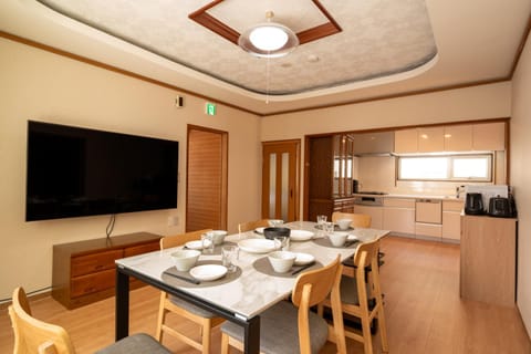 TV and multimedia, Living room, Dining area