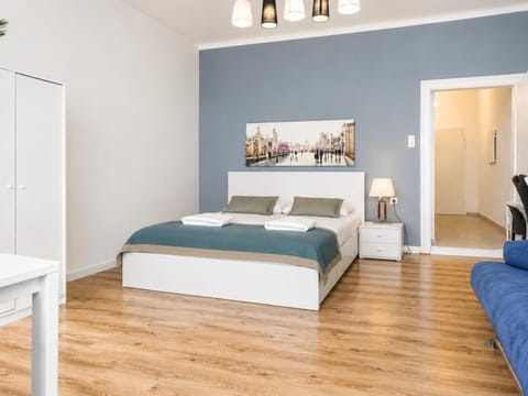 Property building, Bed, Bedroom